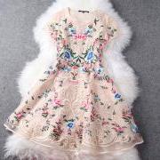 Nice Exquisite Embroidery Palace Disk Flower Party Dress &Dress